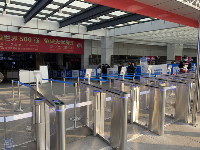 陕西汉中客运枢纽站人脸识别身份证二维码+健康码伺服速通门7.jpg